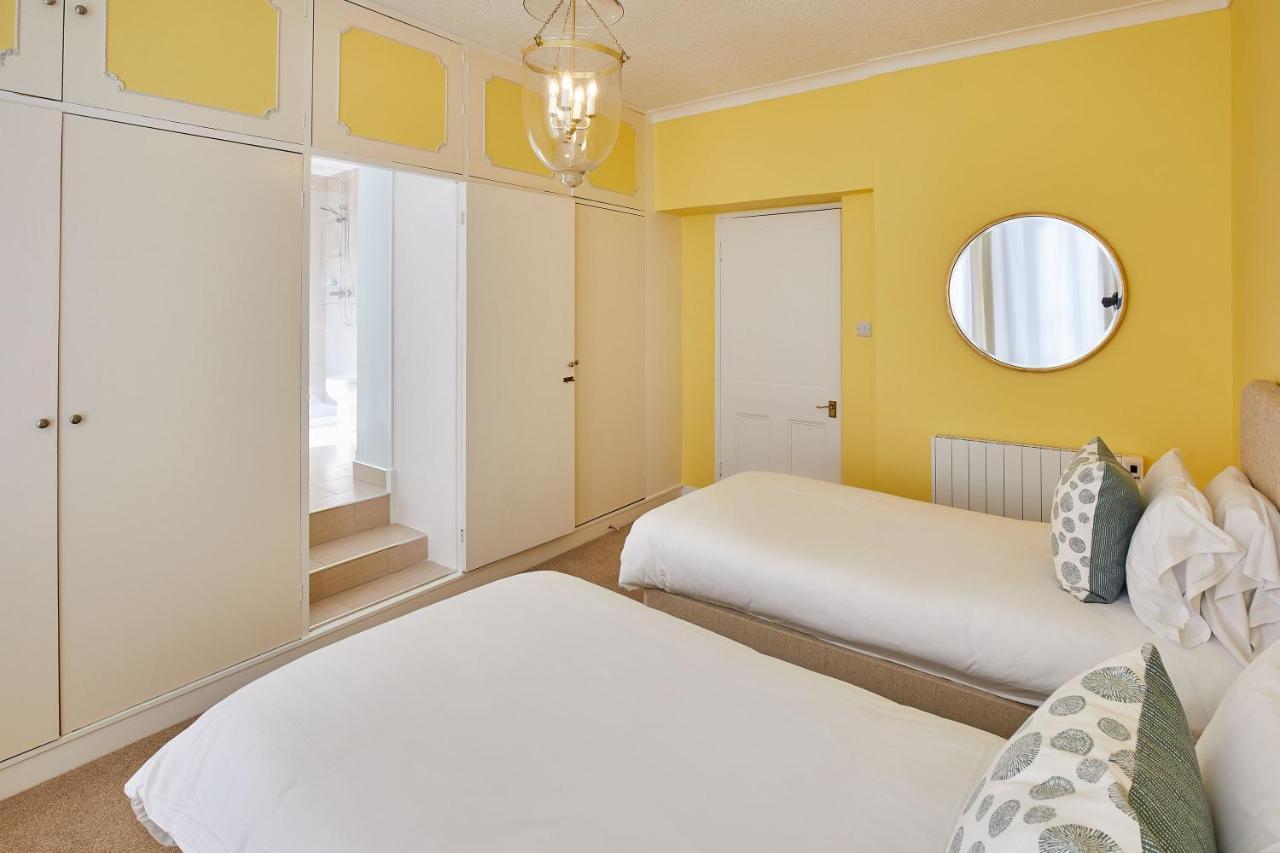 Host & Stay - 4 Metropole Towers ويتبي المظهر الخارجي الصورة