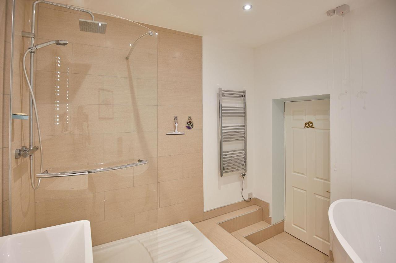 Host & Stay - 4 Metropole Towers ويتبي المظهر الخارجي الصورة